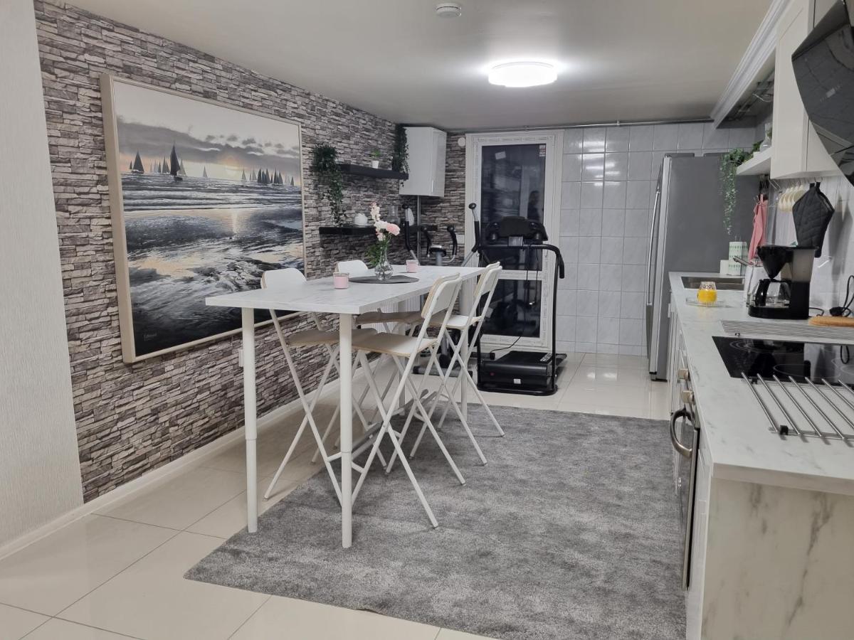 Moonlight - Trevlig Kallarlagenhet Appartement Broby Buitenkant foto