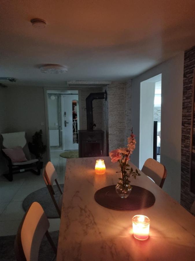 Moonlight - Trevlig Kallarlagenhet Appartement Broby Buitenkant foto